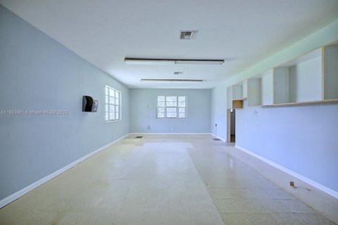 Commercial property in Sebring, Florida № 1962589 - photo 19