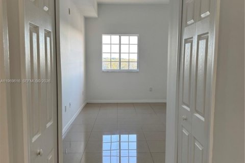 Снять в аренду кондоминиум в Майами, Флорида 2 спальни, 95.41м2, № 2031231 - фото 4