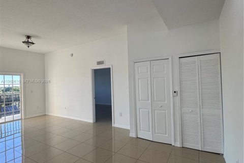 Снять в аренду кондоминиум в Майами, Флорида 2 спальни, 95.41м2, № 2031231 - фото 3