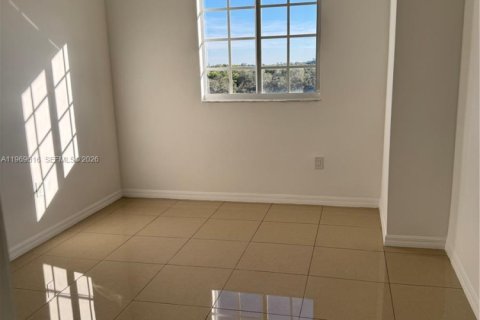 Снять в аренду кондоминиум в Майами, Флорида 2 спальни, 95.41м2, № 2031231 - фото 6