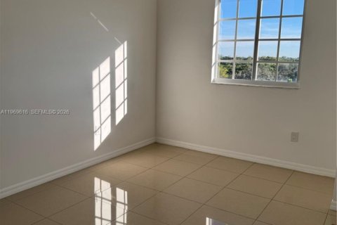 Снять в аренду кондоминиум в Майами, Флорида 2 спальни, 95.41м2, № 2031231 - фото 7