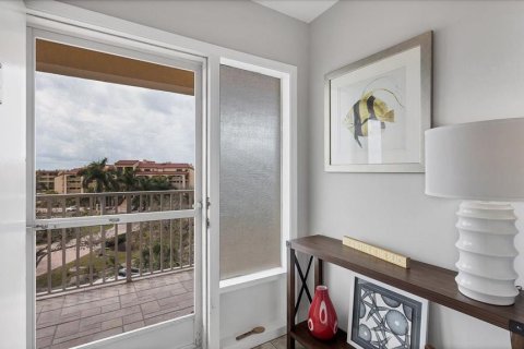 Condo in Sarasota, Florida, 2 bedrooms  № 2233601 - photo 5