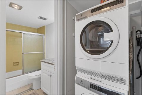 Condo in Sarasota, Florida, 2 bedrooms  № 2233601 - photo 28