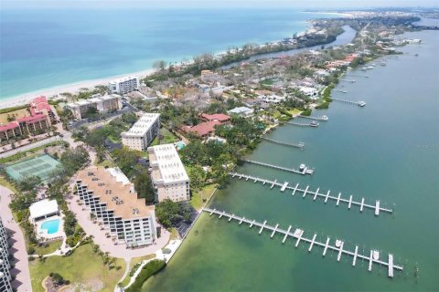Condo in Sarasota, Florida, 2 bedrooms  № 2233601 - photo 17
