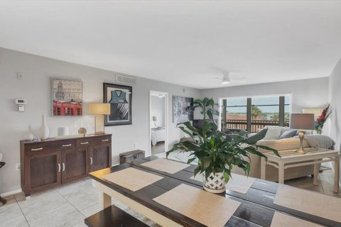 Condo in Sarasota, Florida, 2 bedrooms  № 2233601 - photo 11