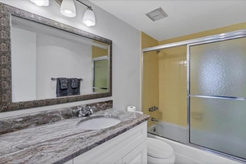 Condo in Sarasota, Florida, 2 bedrooms  № 2233601 - photo 20