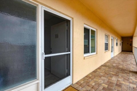 Condo in Sarasota, Florida, 2 bedrooms  № 2233601 - photo 4