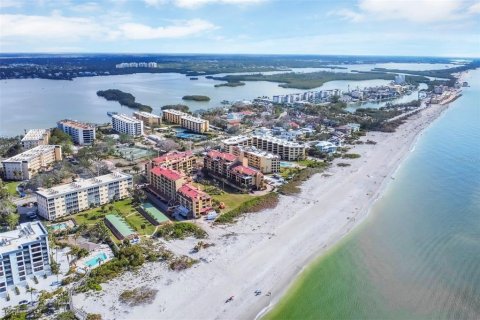 Condo in Sarasota, Florida, 2 bedrooms  № 2233601 - photo 2