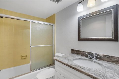 Condo in Sarasota, Florida, 2 bedrooms  № 2233601 - photo 27