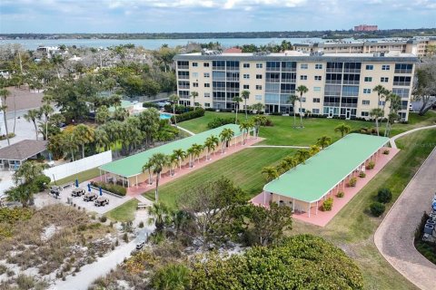 Condo in Sarasota, Florida, 2 bedrooms  № 2233601 - photo 24