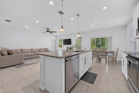 Casa en venta en Daytona Beach, Florida, 4 dormitorios, 167.97 m2 № 2138641 - foto 10