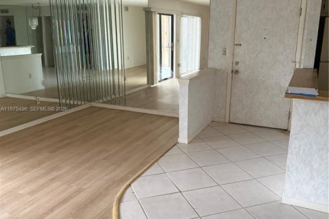 Copropriété à vendre à Tamarac, Floride: 3 chambres, 108.05 m2 № 2041473 - photo 1