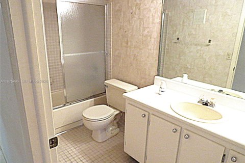 Condominio en venta en Tamarac, Florida, 2 dormitorios, 108.05 m2 № 2041473 - foto 10