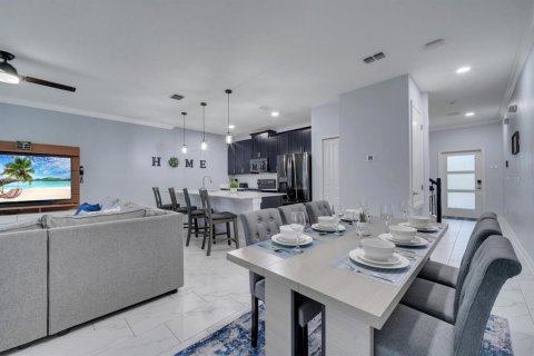 Townhouse in Davenport, Florida 4 bedrooms, 177.81 sq.m. № 1866371 - photo 6