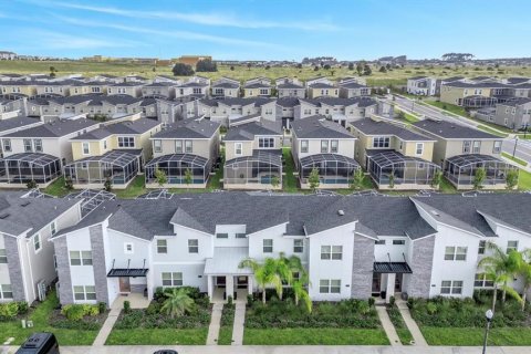 Townhouse in Davenport, Florida 4 bedrooms, 177.81 sq.m. № 1866371 - photo 3
