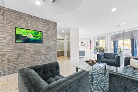 Condo in Pompano Beach, Florida, 1 bedroom № 2186167 - photo 13