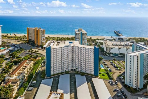 Condo in Pompano Beach, Florida, 1 bedroom № 2186167 - photo 12
