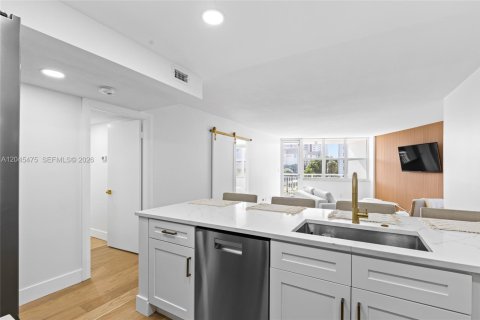 Condo in Pompano Beach, Florida, 1 bedroom № 2186167 - photo 7