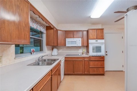 House in Ocala, Florida 5 bedrooms, 382.48 sq.m. № 1751950 - photo 25