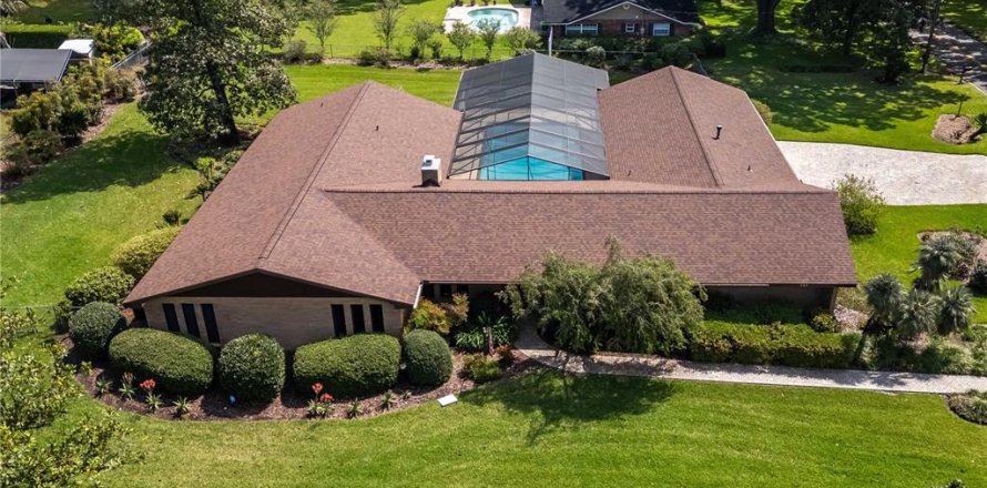 House in Ocala, Florida 5 bedrooms, 382.48 sq.m. № 1751950