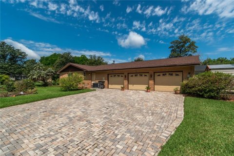 House in Ocala, Florida 5 bedrooms, 382.48 sq.m. № 1751950 - photo 12