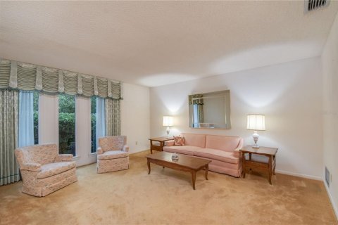 House in Ocala, Florida 5 bedrooms, 382.48 sq.m. № 1751950 - photo 17
