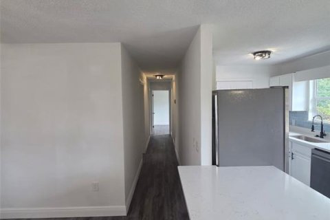 Casa en alquiler en DeLand, Florida, 3 dormitorios, 91.42 m2 № 1905395 - foto 5