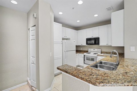 Condo in Orlando, Florida, 3 bedrooms № 2224654 - photo 9