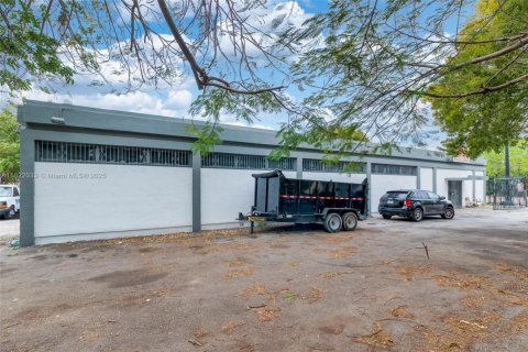 Commercial property in Miami, Florida № 1783822 - photo 3