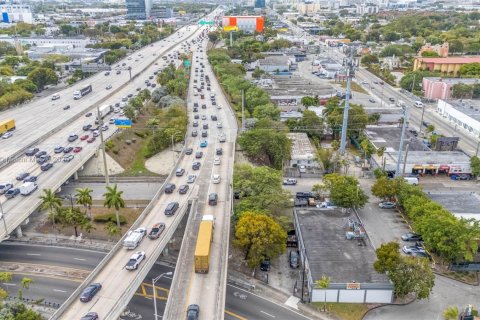 Commercial property in Miami, Florida № 1783822 - photo 11