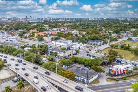 Commercial property in Miami, Florida № 1783822 - photo 23