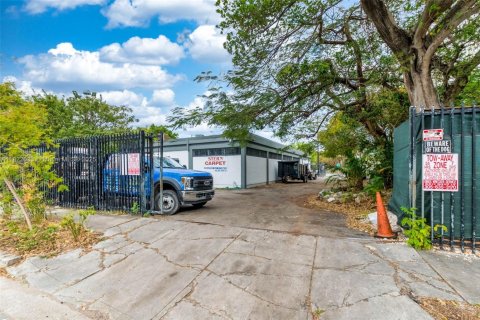 Commercial property in Miami, Florida № 1783822 - photo 1