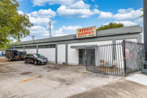 Commercial property in Miami, Florida № 1783822 - photo 4