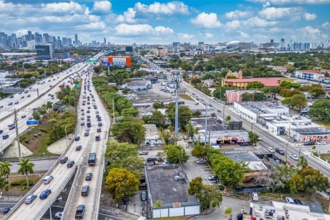 Commercial property in Miami, Florida № 1783822 - photo 22