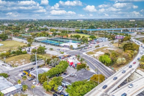 Commercial property in Miami, Florida № 1783822 - photo 15