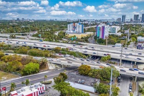 Commercial property in Miami, Florida № 1783822 - photo 18