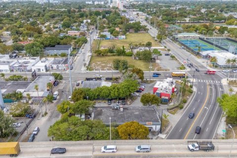 Commercial property in Miami, Florida № 1783822 - photo 13