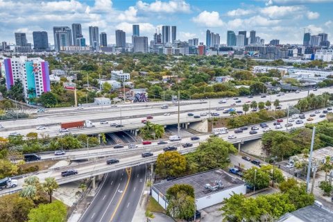Commercial property in Miami, Florida № 1783822 - photo 20