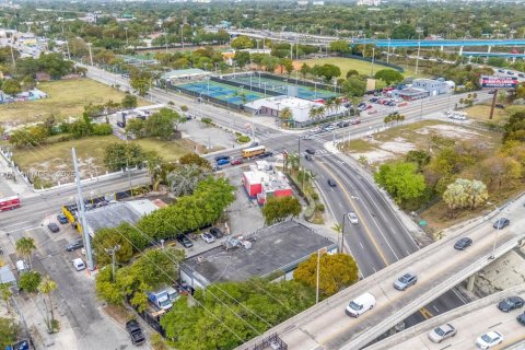 Commercial property in Miami, Florida № 1783822 - photo 14