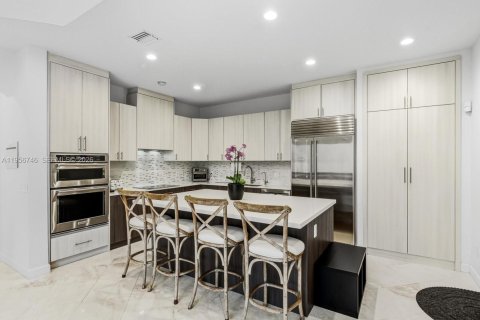 House in Sunny Isles Beach, Florida 5 bedrooms, 305.74 sq.m. № 2011785 - photo 17