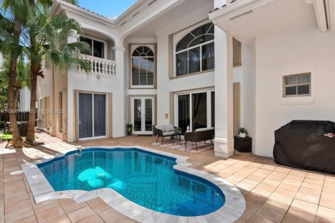 House in Sunny Isles Beach, Florida 5 bedrooms, 305.74 sq.m. № 2011785 - photo 5