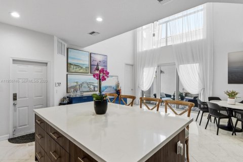 House in Sunny Isles Beach, Florida 5 bedrooms, 305.74 sq.m. № 2011785 - photo 23