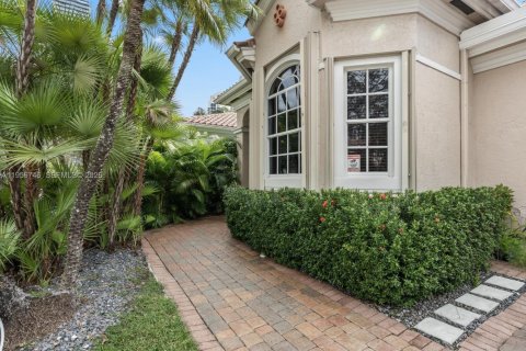 House in Sunny Isles Beach, Florida 5 bedrooms, 305.74 sq.m. № 2011785 - photo 3