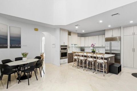 House in Sunny Isles Beach, Florida 5 bedrooms, 305.74 sq.m. № 2011785 - photo 20