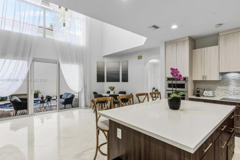 House in Sunny Isles Beach, Florida 5 bedrooms, 305.74 sq.m. № 2011785 - photo 24