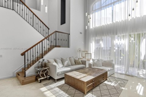 House in Sunny Isles Beach, Florida 5 bedrooms, 305.74 sq.m. № 2011785 - photo 30