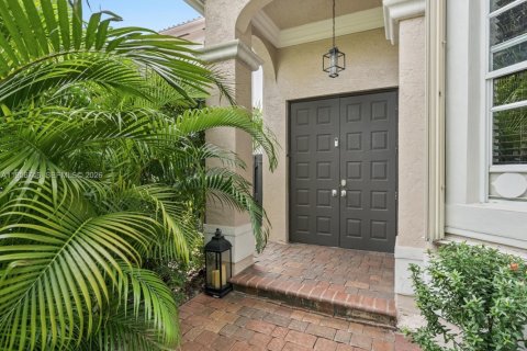 House in Sunny Isles Beach, Florida 5 bedrooms, 305.74 sq.m. № 2011785 - photo 4