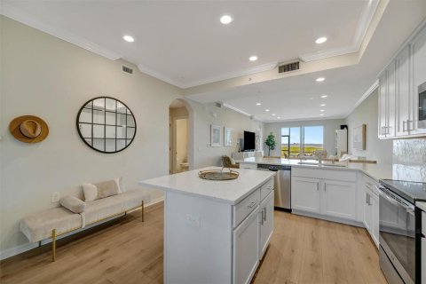 Condo in Bradenton, Florida, 2 bedrooms № 2214929 - photo 9
