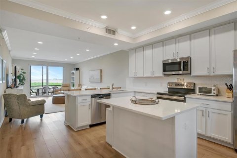 Condo in Bradenton, Florida, 2 bedrooms № 2214929 - photo 3
