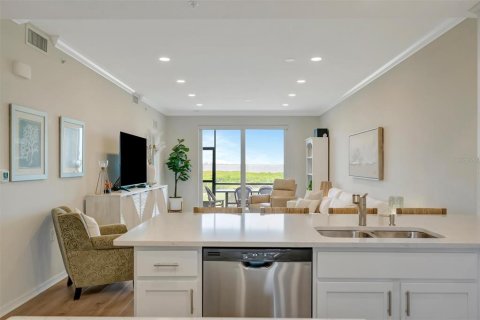Condo in Bradenton, Florida, 2 bedrooms № 2214929 - photo 11
